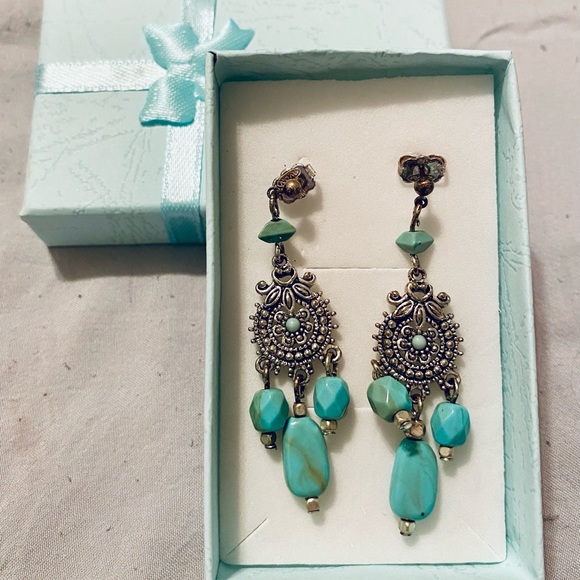 Vintage Avon NR Stamped BOHO Style Turquoise color Earrings with posts - Picture 11 of 12